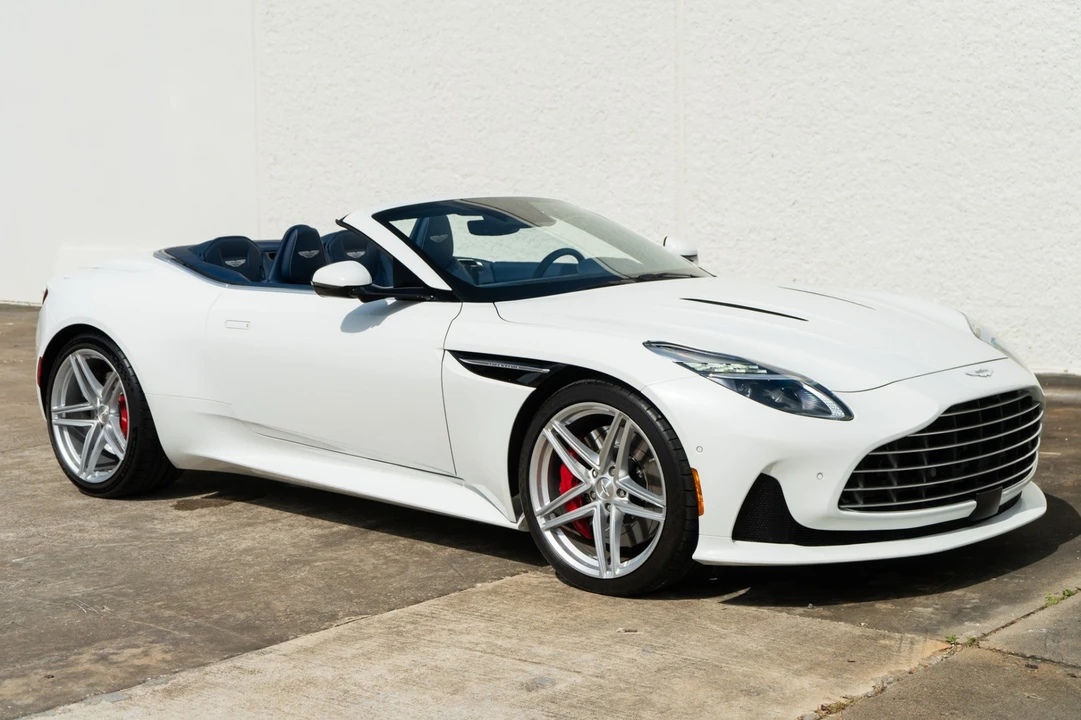 2025 Aston Martin DB12 - Image 13 of 31