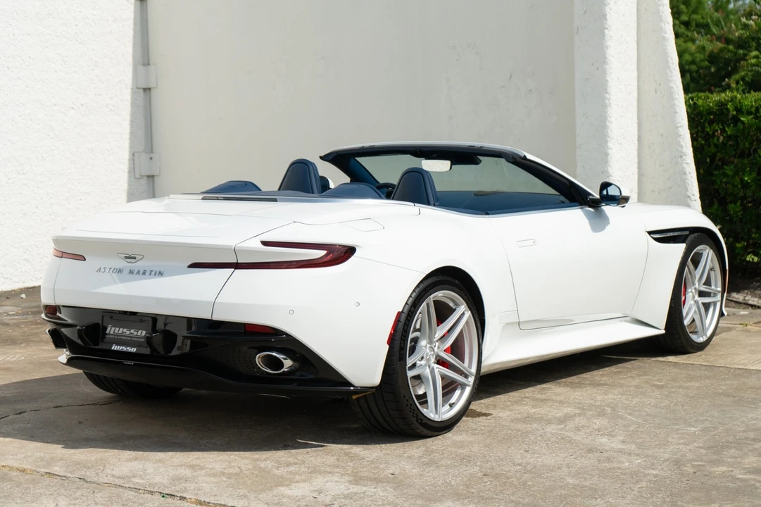 2025 Aston Martin DB12 - Image 11 of 31