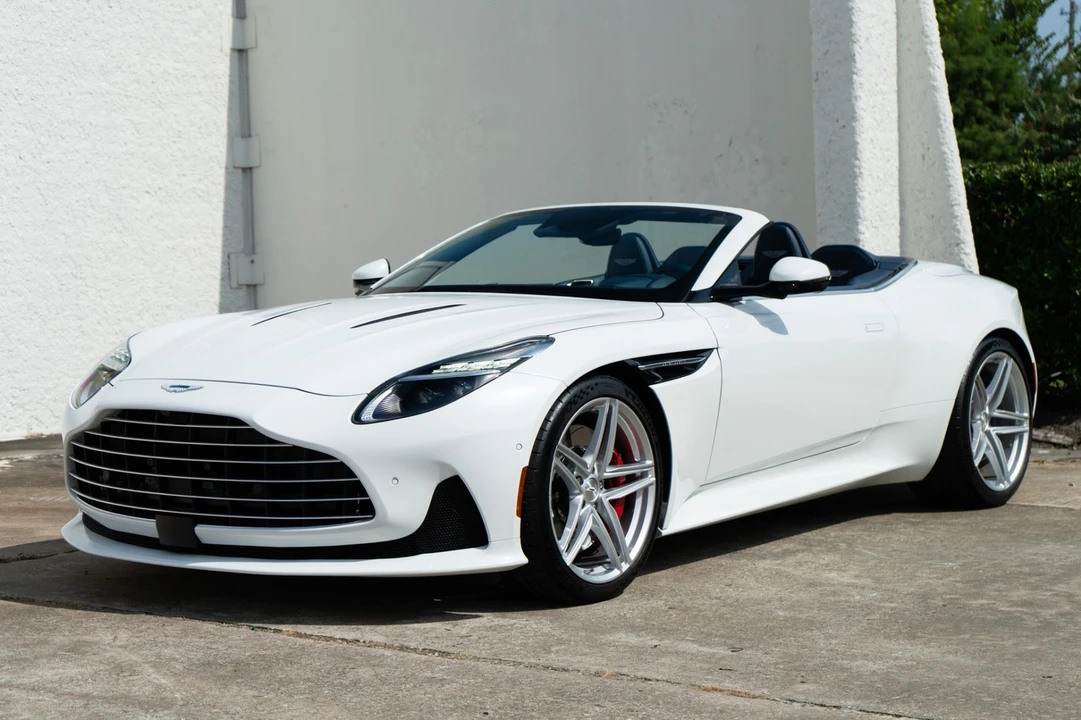 2025 Aston Martin DB12 - Image 5 of 31
