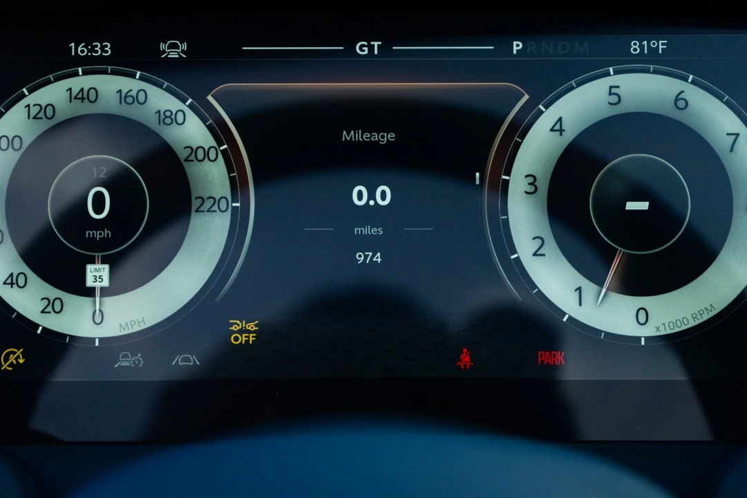 2025 Aston Martin DB12 - Image 16 of 31