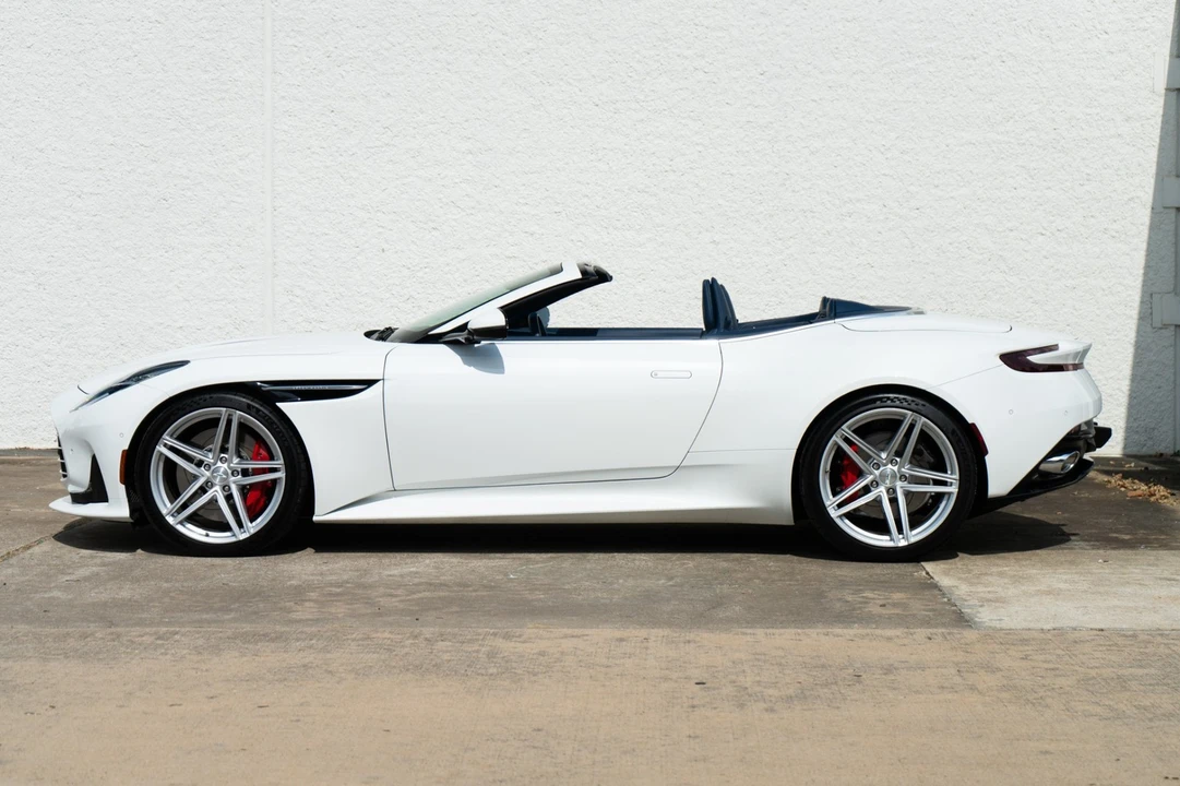 2025 Aston Martin DB12 - Image 9 of 31