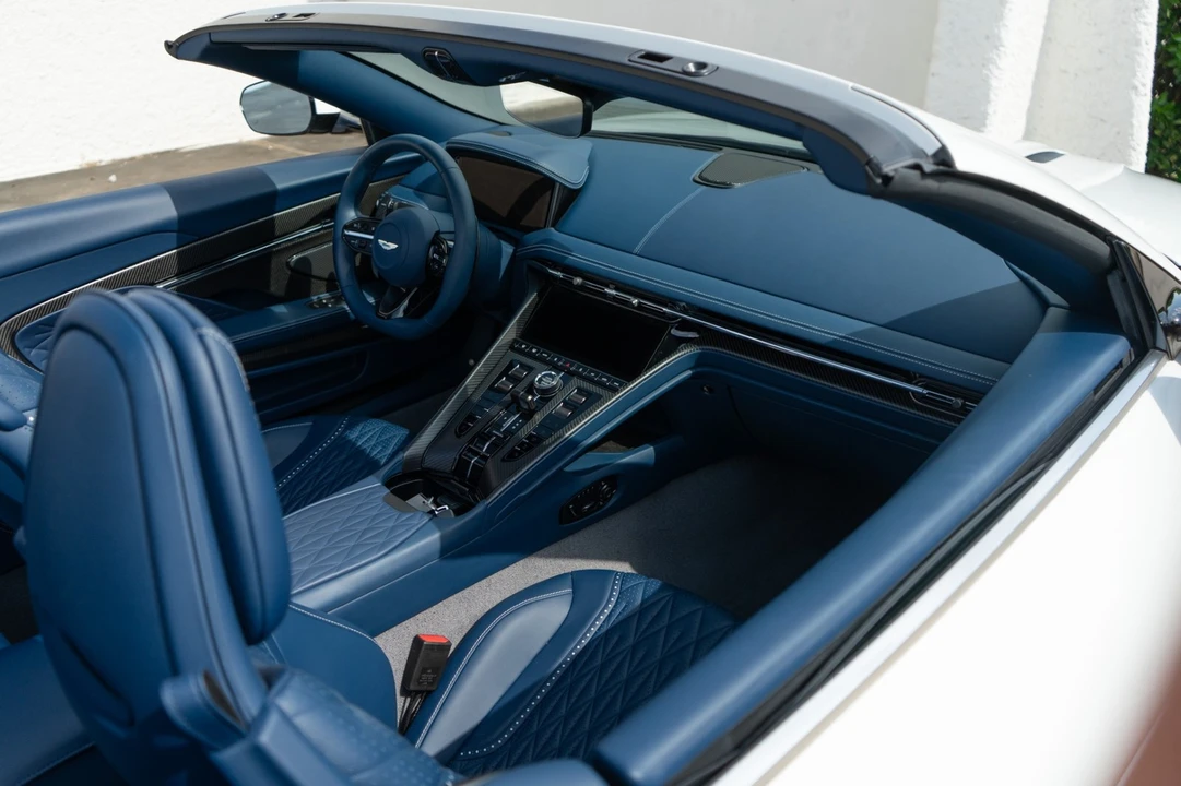 2025 Aston Martin DB12 - Image 29 of 31
