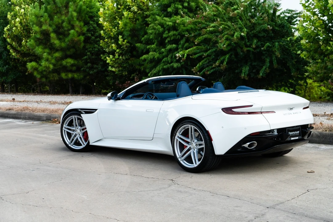 2025 Aston Martin DB12 - Image 21 of 31