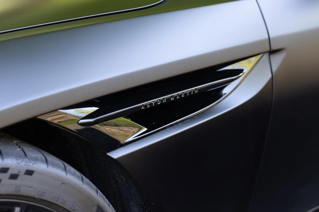 2025 Aston Martin DB12 - Image 22 of 31
