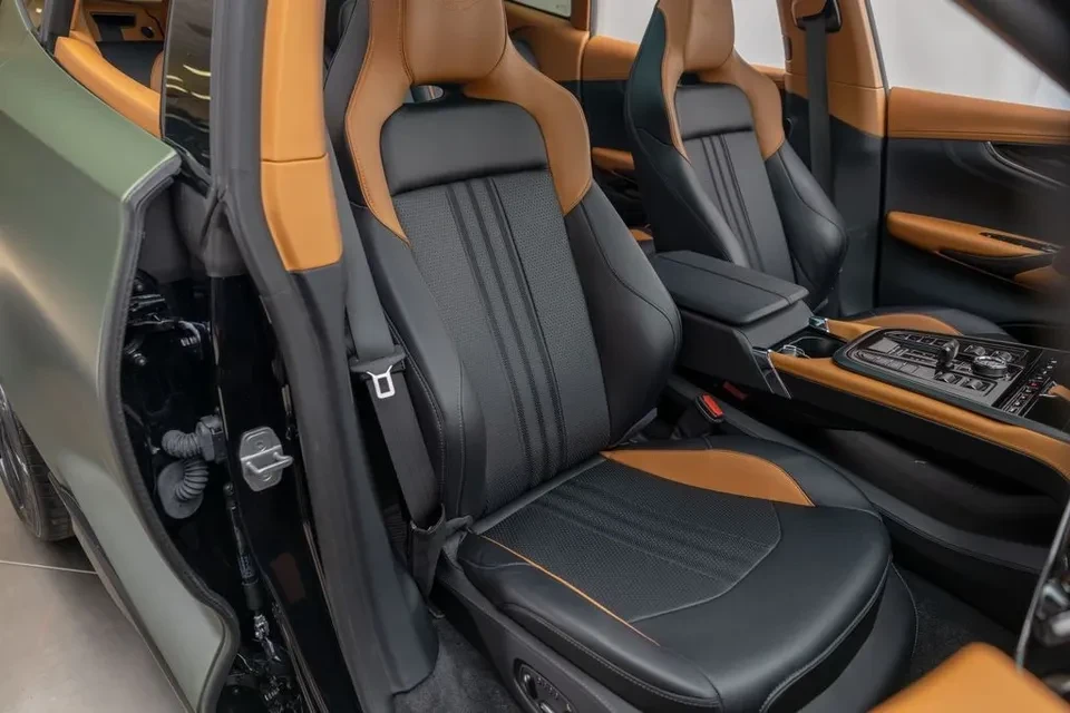 2025 Aston Martin DBX 707 - Image 13 of 19