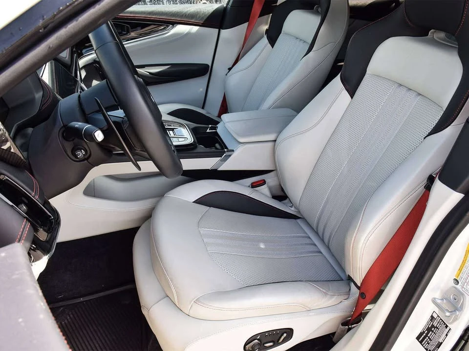 2025 Aston Martin DBX - Image 8 of 10