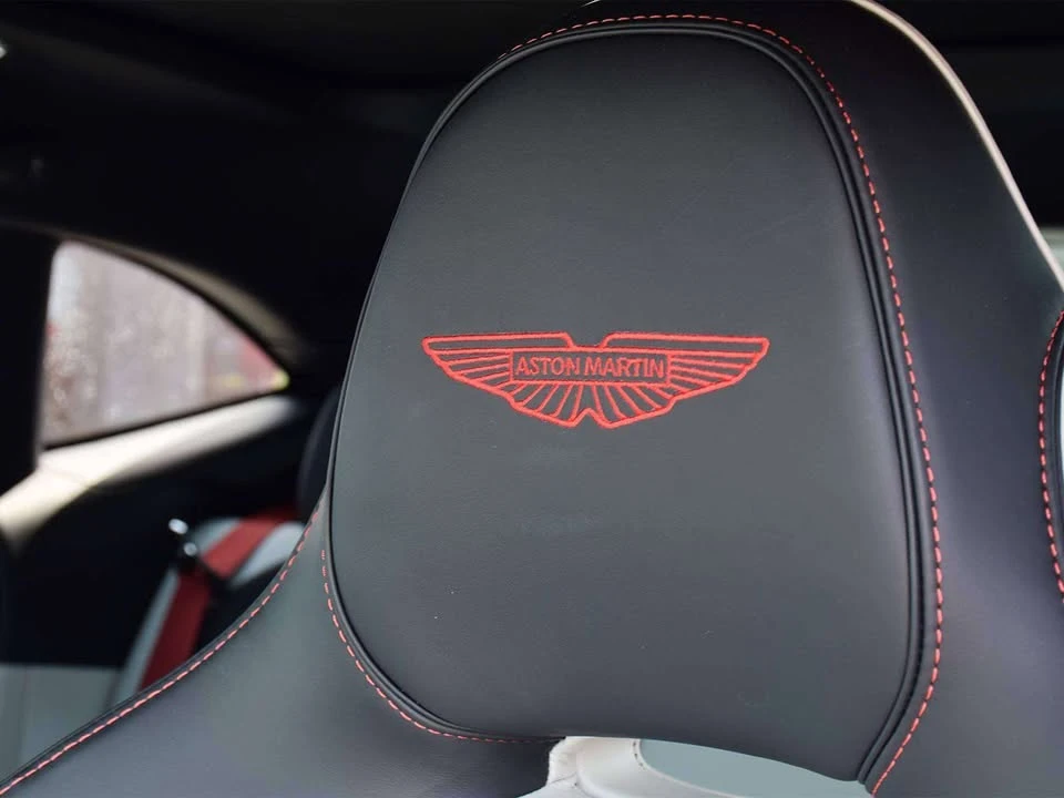 2025 Aston Martin DBX - Image 9 of 10
