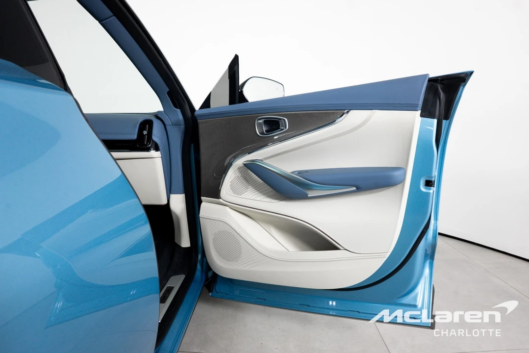 2025 Aston Martin DBX 707 - Image 27 of 31