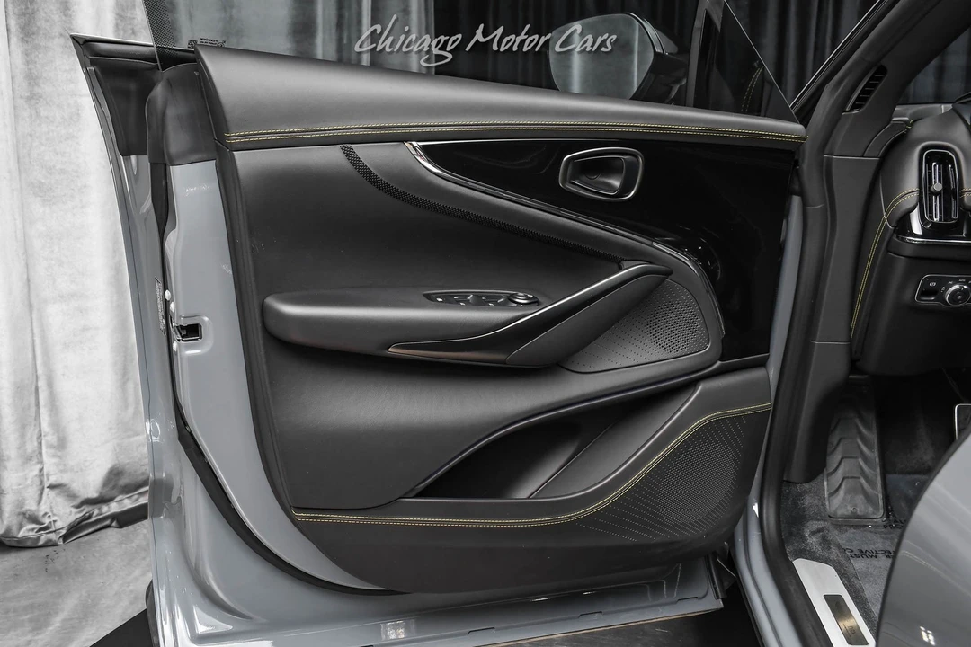 2025 Aston Martin DBX 707 - Image 29 of 31
