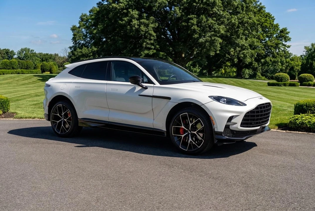 2025 Aston Martin DBX 707 - Image 17 of 31
