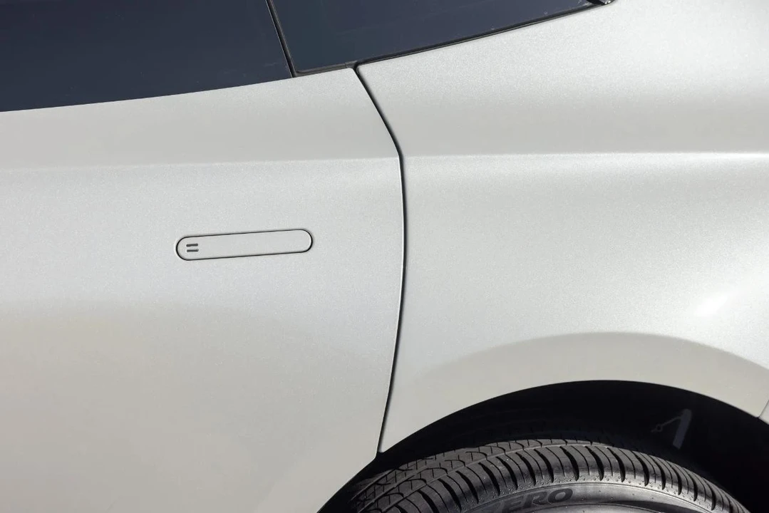 2025 Aston Martin DBX 707 - Image 26 of 31