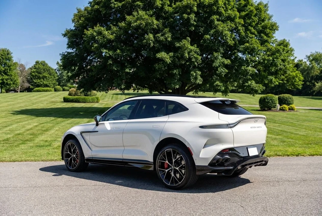 2025 Aston Martin DBX 707 - Image 7 of 31