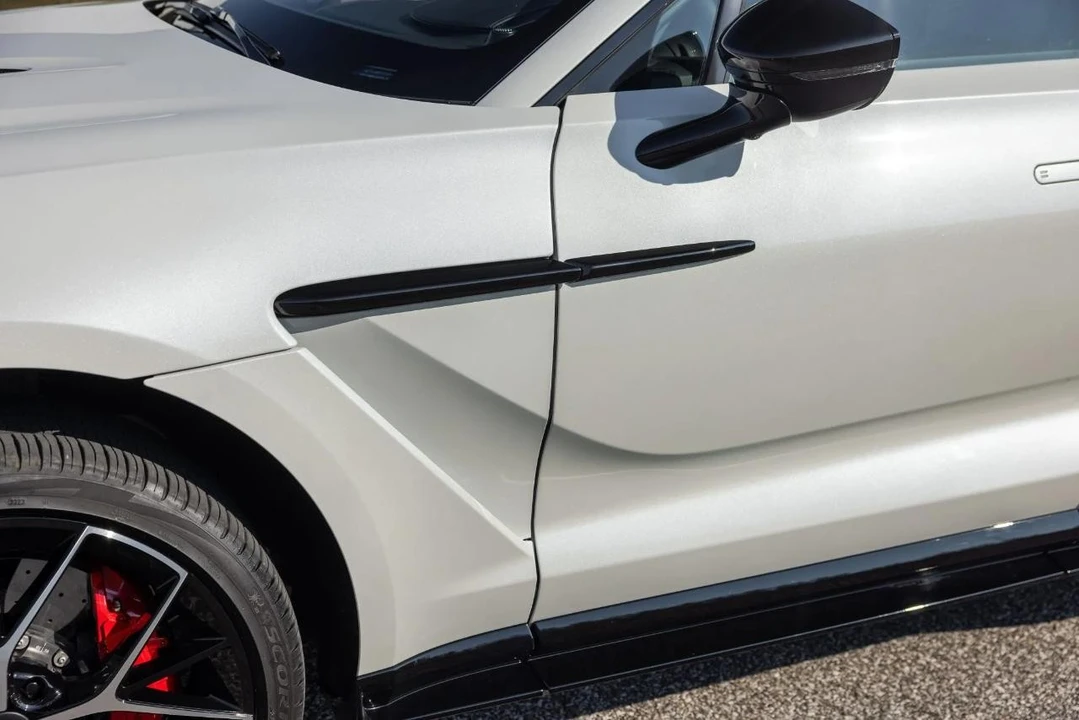 2025 Aston Martin DBX 707 - Image 24 of 31
