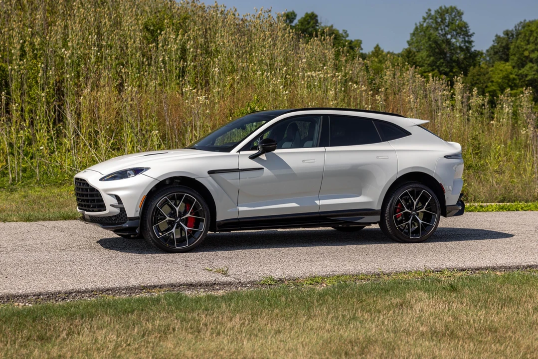 2025 Aston Martin DBX 707 - Image 17 of 31