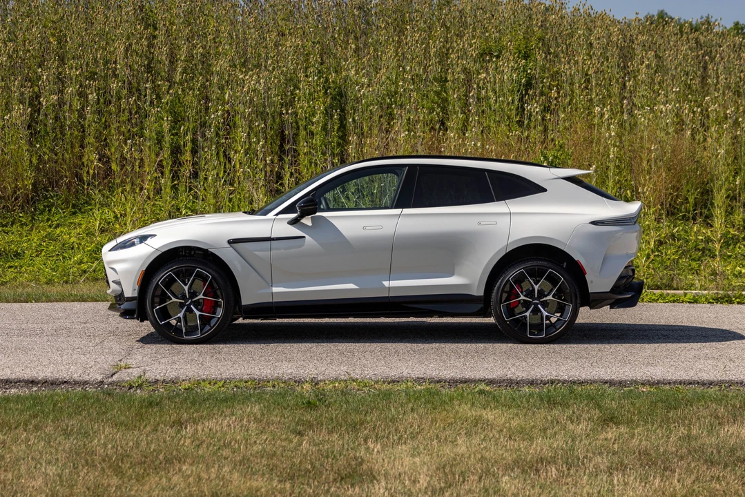 2025 Aston Martin DBX 707 - Image 18 of 31