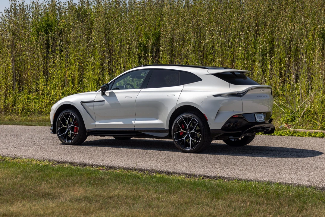 2025 Aston Martin DBX 707 - Image 19 of 31