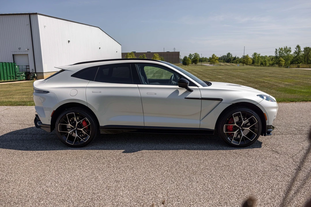 2025 Aston Martin DBX 707 - Image 24 of 31