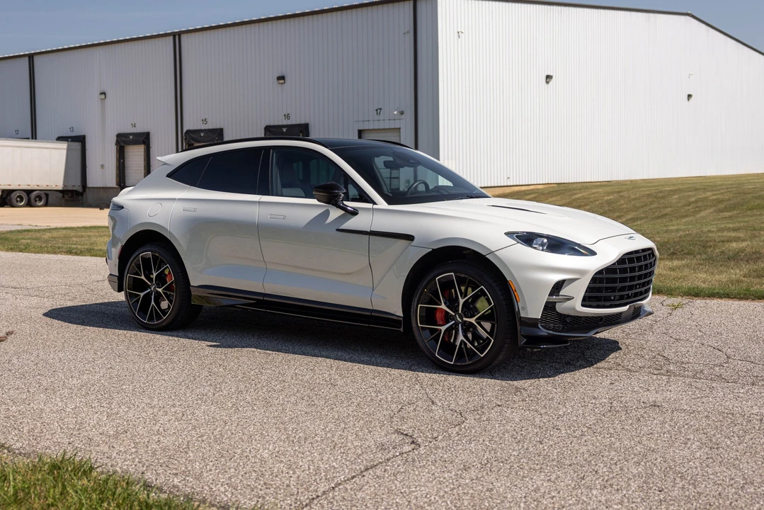 2025 Aston Martin DBX 707 - Image 25 of 31