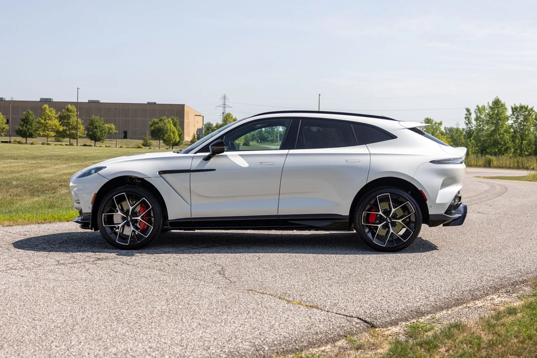 2025 Aston Martin DBX 707 - Image 6 of 31