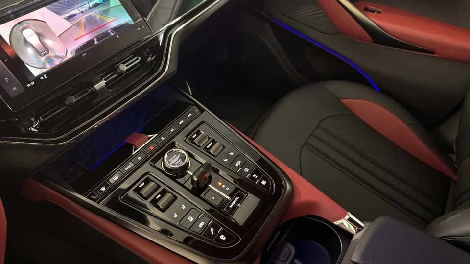 2025 Aston Martin DBX 707 - Image 19 of 20