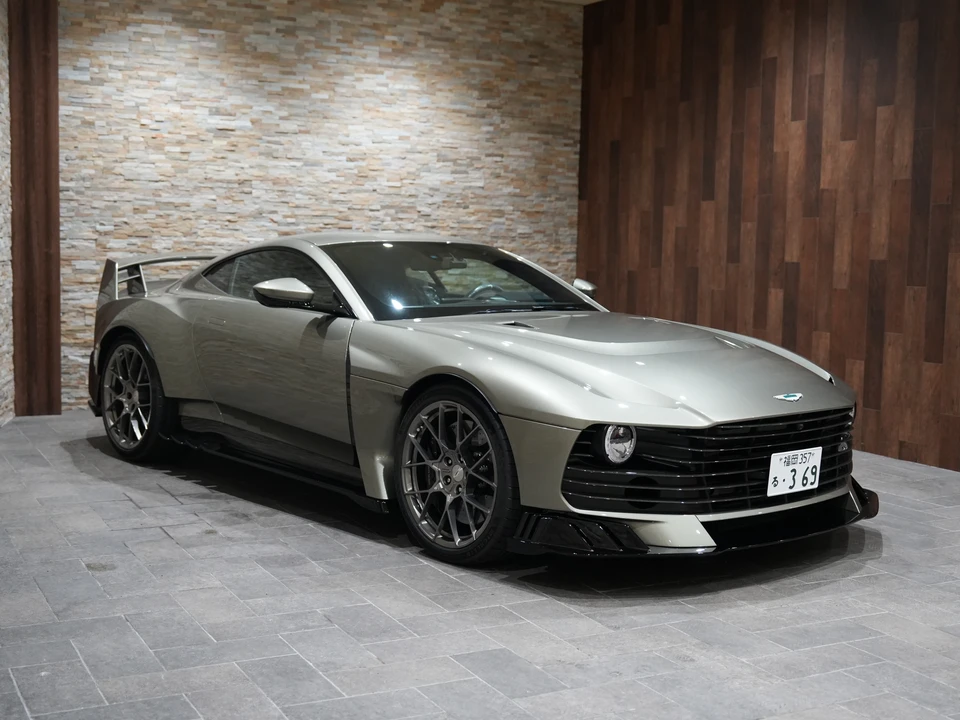2025 Aston Martin Valhalla - Image 11 of 31