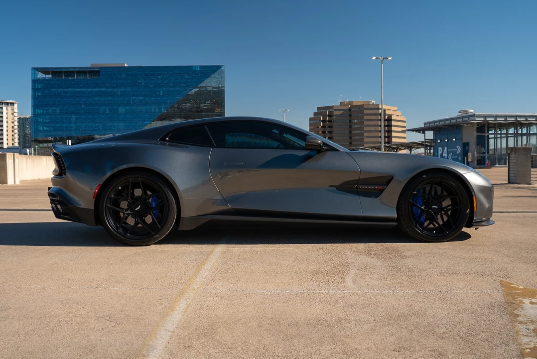 2025 Aston Martin Vanquish 3rd Gen - Image 9 of 31