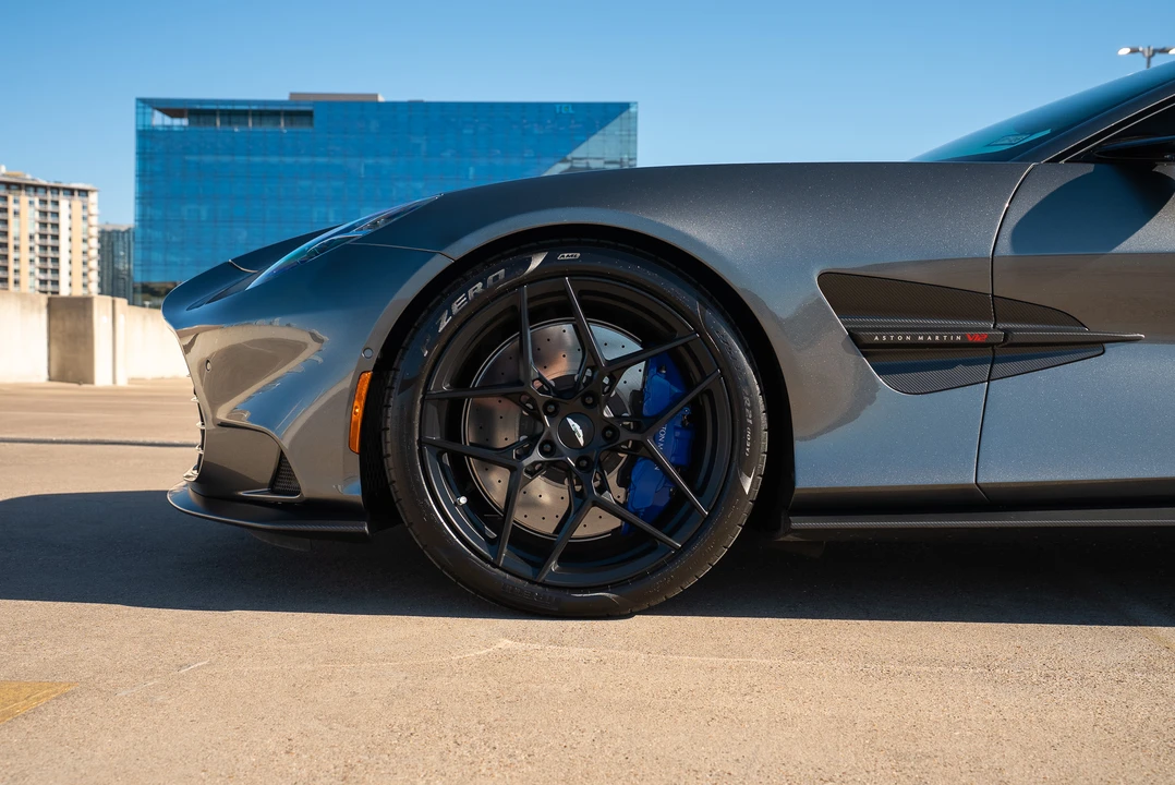 2025 Aston Martin Vanquish 3rd Gen - Image 31 of 31