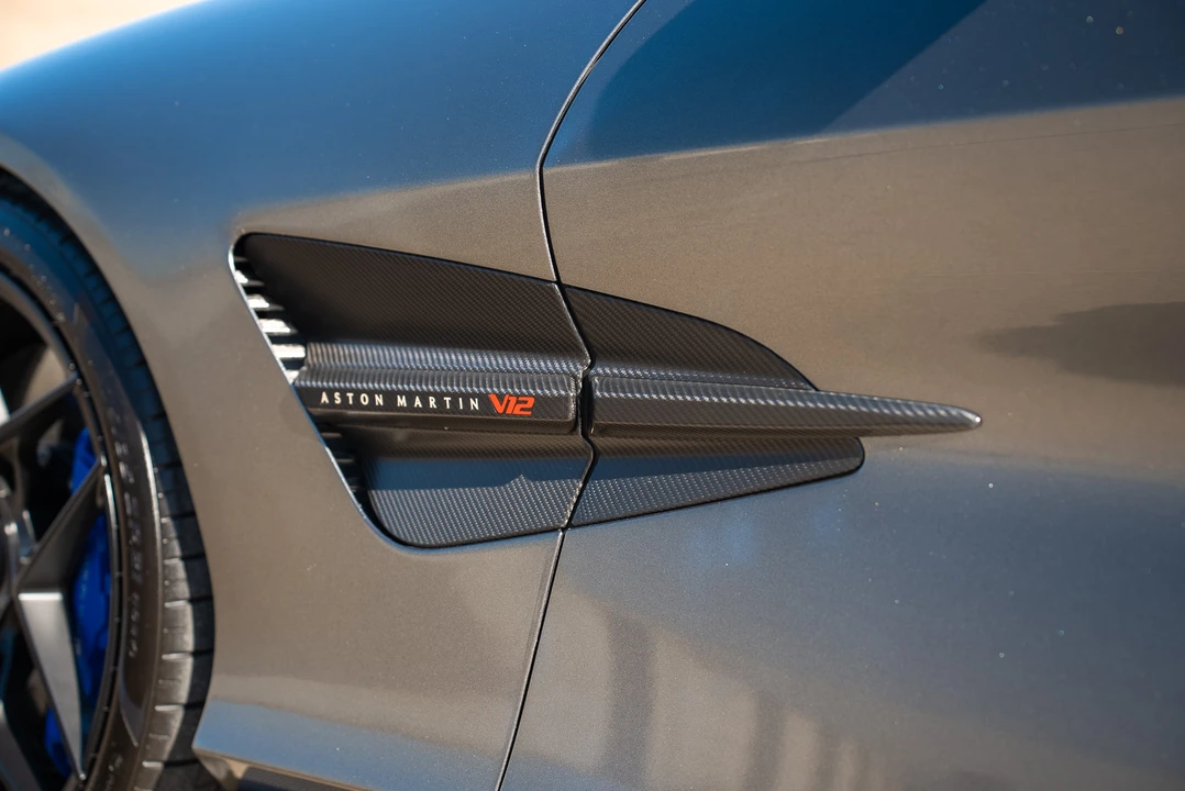 2025 Aston Martin Vanquish 3rd Gen - Image 25 of 31