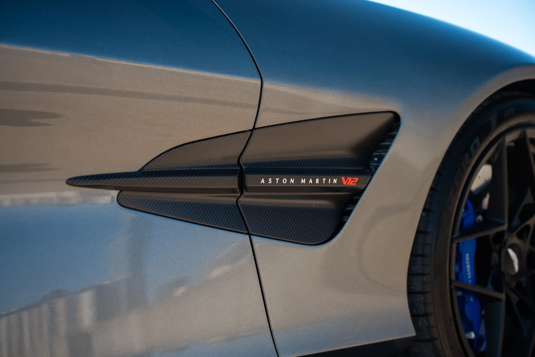 2025 Aston Martin Vanquish 3rd Gen - Image 24 of 31