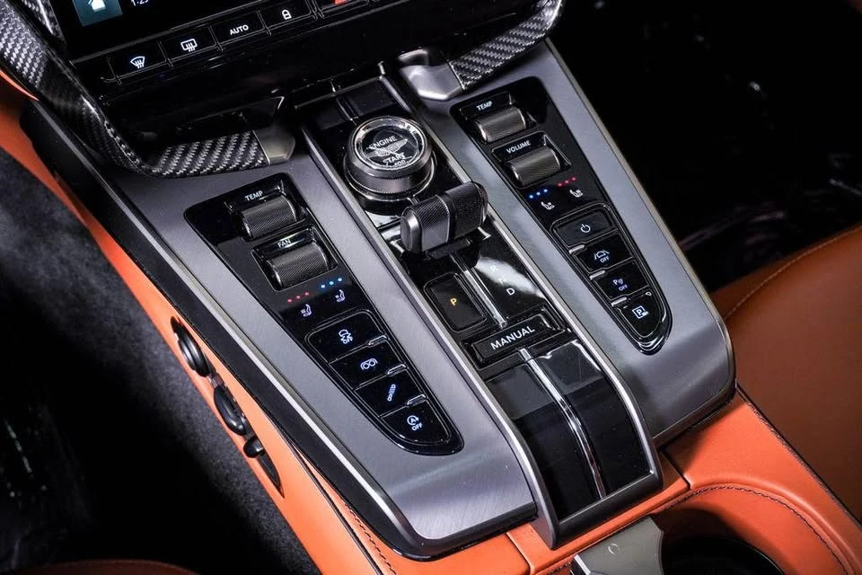2025 Aston Martin Vanquish 3rd Gen - Image 13 of 17