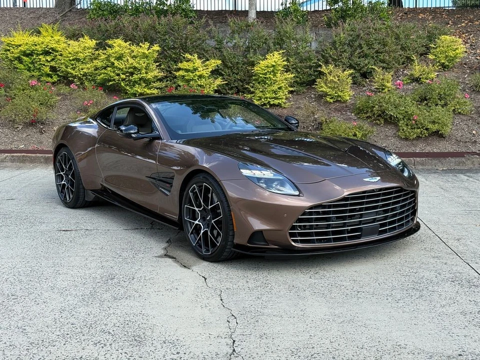 2025 Aston Martin Vanquish 3rd Gen - Image 17 of 21