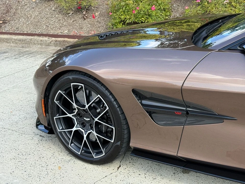 2025 Aston Martin Vanquish 3rd Gen - Image 12 of 21