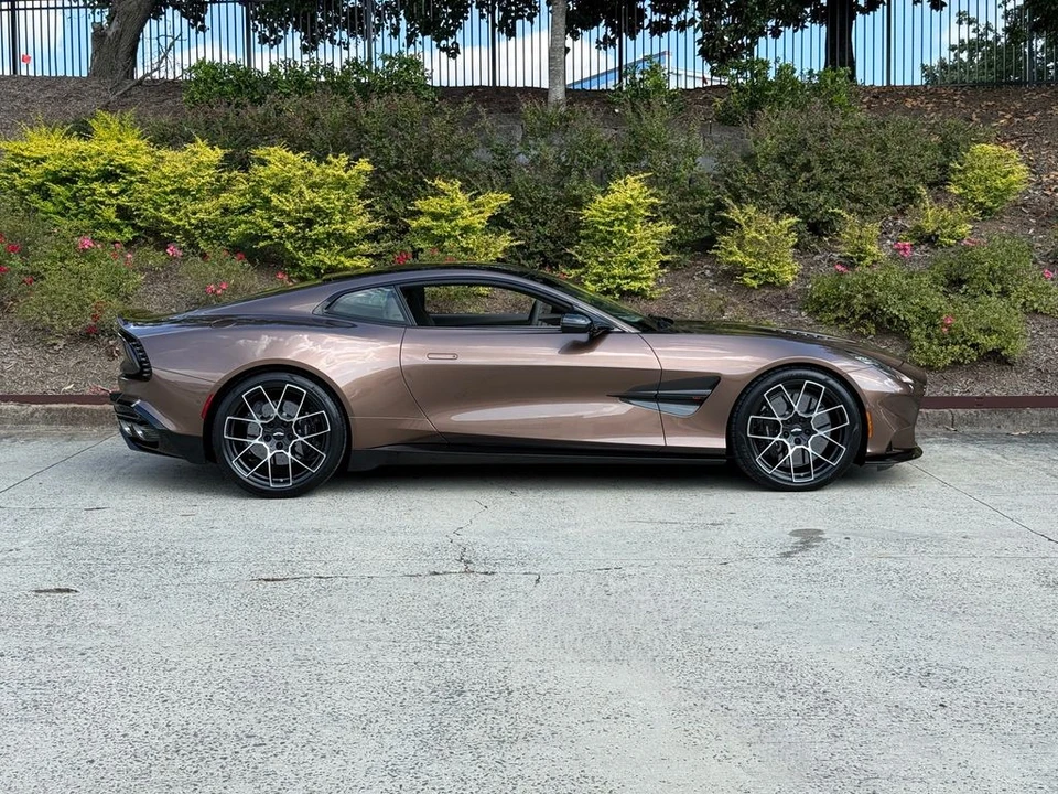2025 Aston Martin Vanquish 3rd Gen - Image 16 of 21