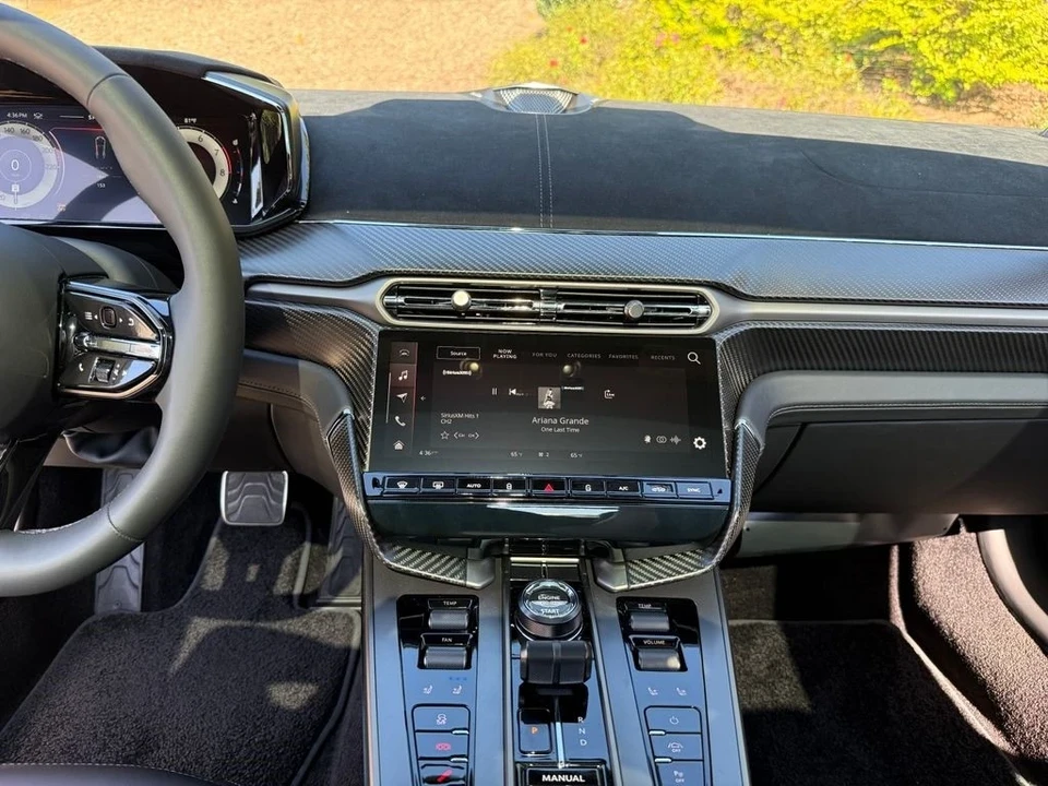 2025 Aston Martin Vanquish 3rd Gen - Image 14 of 21