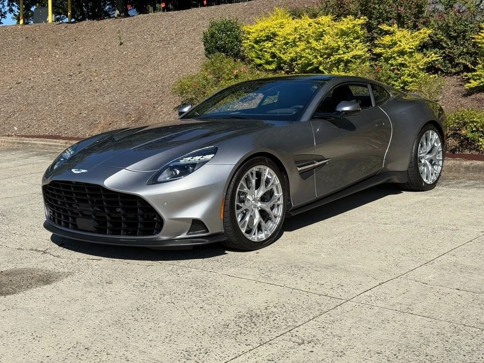 2025 Aston Martin Vanquish 3rd Gen - Image 2 of 21