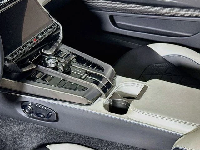 2025 Aston Martin Vanquish 3rd Gen - Image 14 of 20
