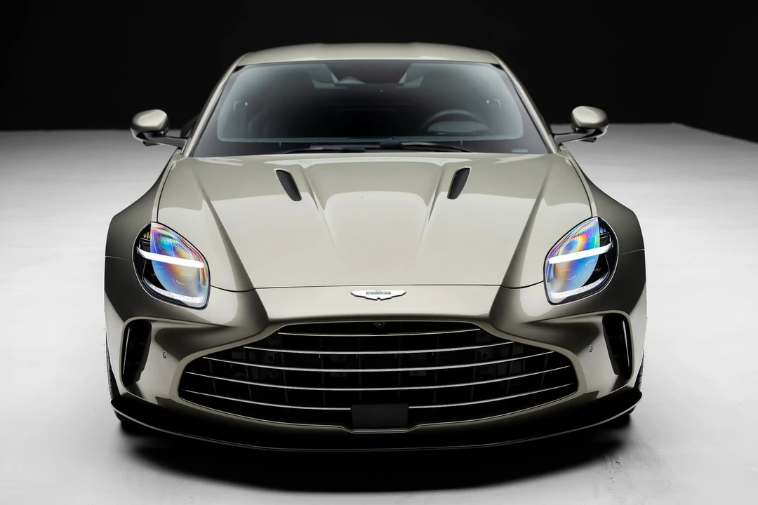 2025 Aston Martin V8 Vantage (2019+) - Image 6 of 31