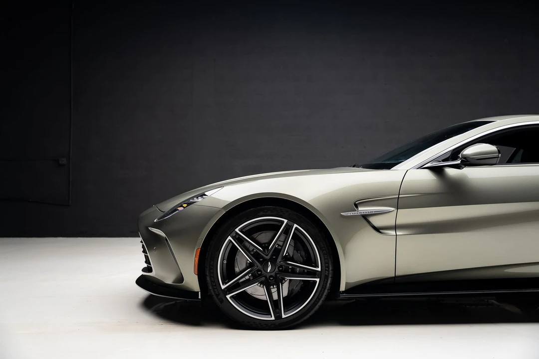2025 Aston Martin V8 Vantage (2019+) - Image 18 of 31