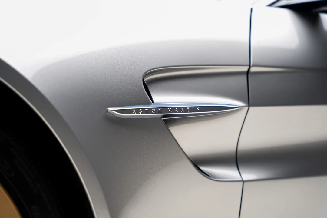 2025 Aston Martin Vantage - Image 24 of 31