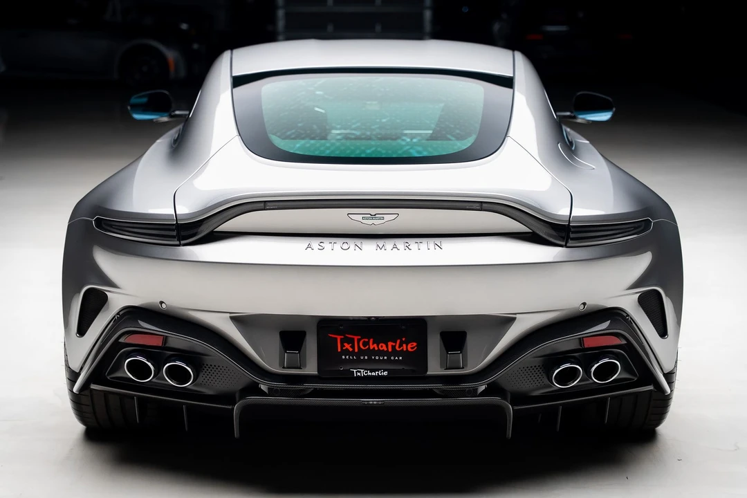 2025 Aston Martin Vantage - Image 28 of 31