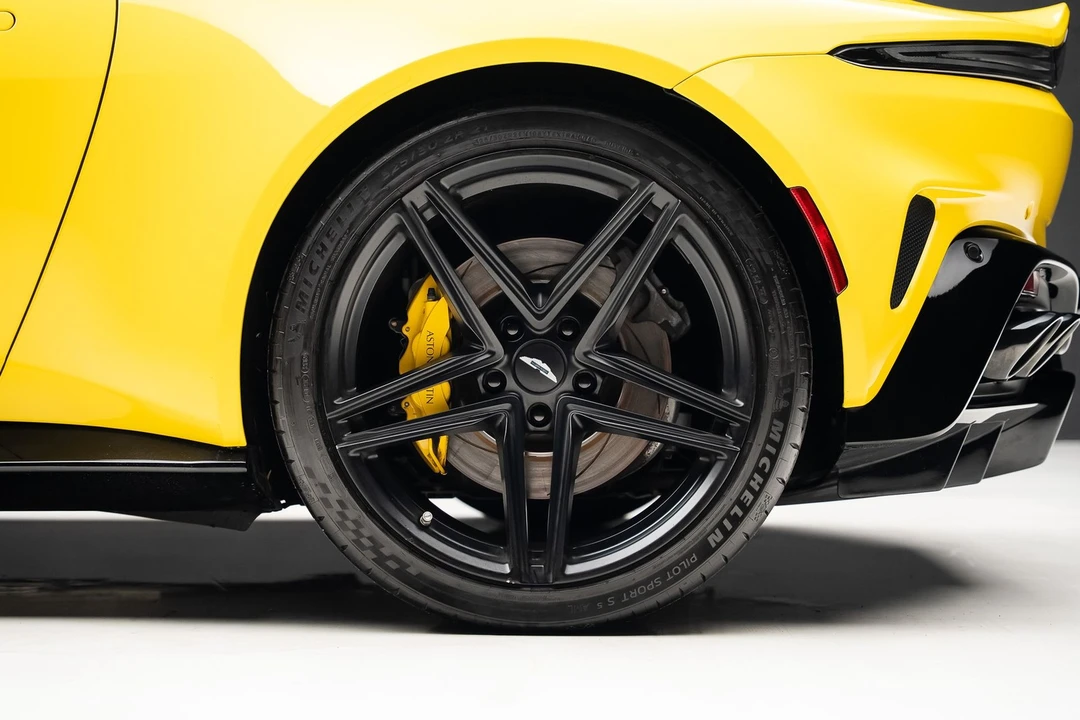 2025 Aston Martin V8 Vantage (2019+) - Image 21 of 31