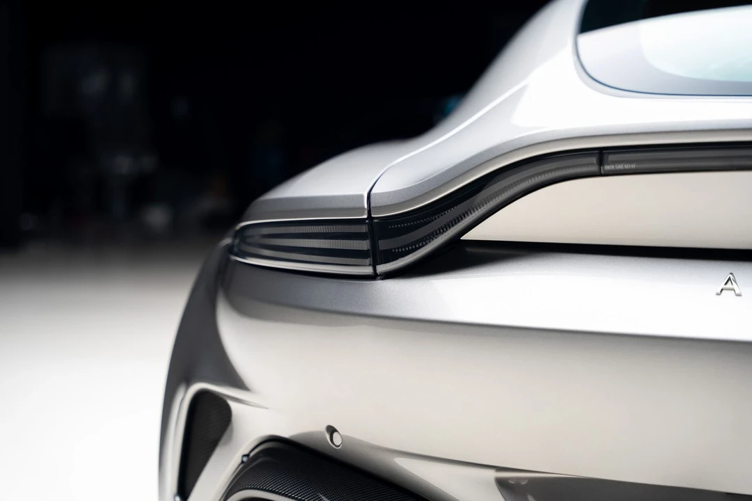 2025 Aston Martin Vantage - Image 30 of 31