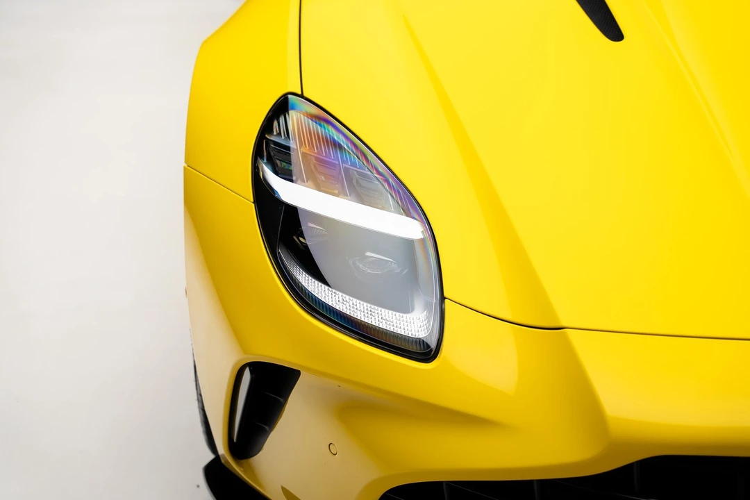 2025 Aston Martin V8 Vantage (2019+) - Image 12 of 31