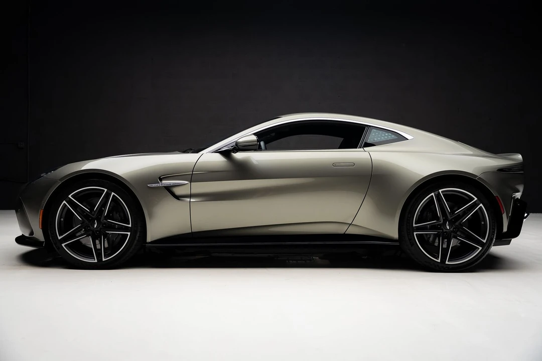 2025 Aston Martin V8 Vantage (2019+) - Image 17 of 31