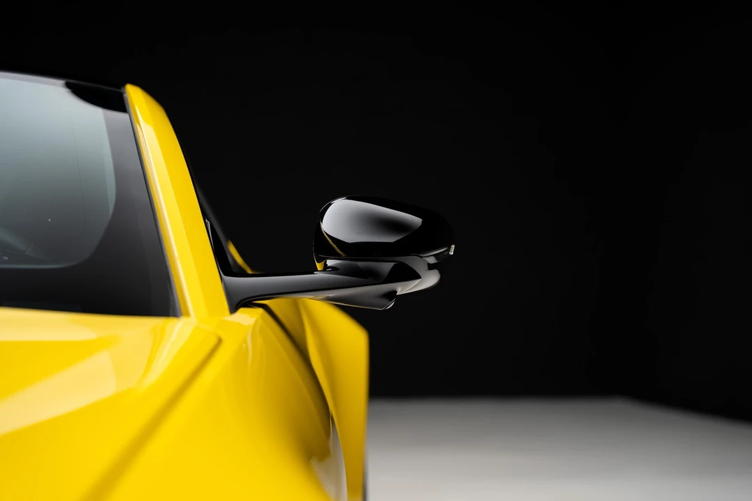 2025 Aston Martin V8 Vantage (2019+) - Image 15 of 31
