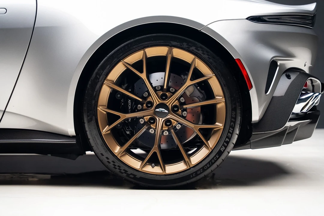 2025 Aston Martin Vantage - Image 22 of 31