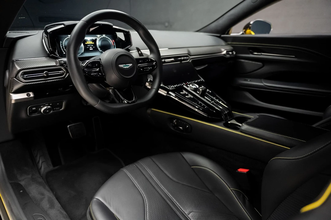 2025 Aston Martin V8 Vantage (2019+) - Image 2 of 31