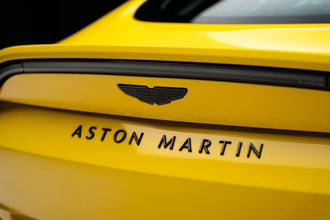 2025 Aston Martin V8 Vantage (2019+) - Image 30 of 31