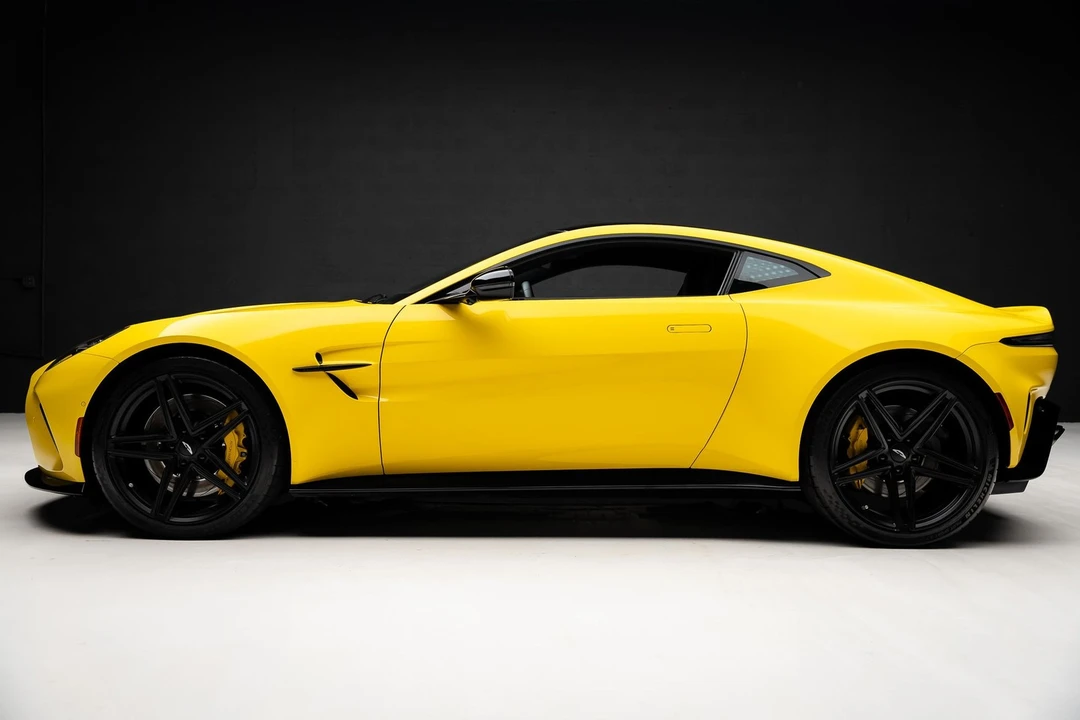 2025 Aston Martin V8 Vantage (2019+) - Image 17 of 31