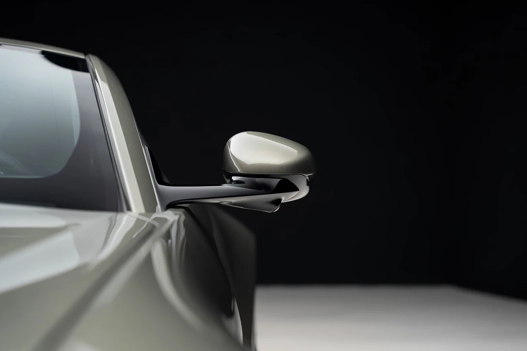 2025 Aston Martin V8 Vantage (2019+) - Image 15 of 31